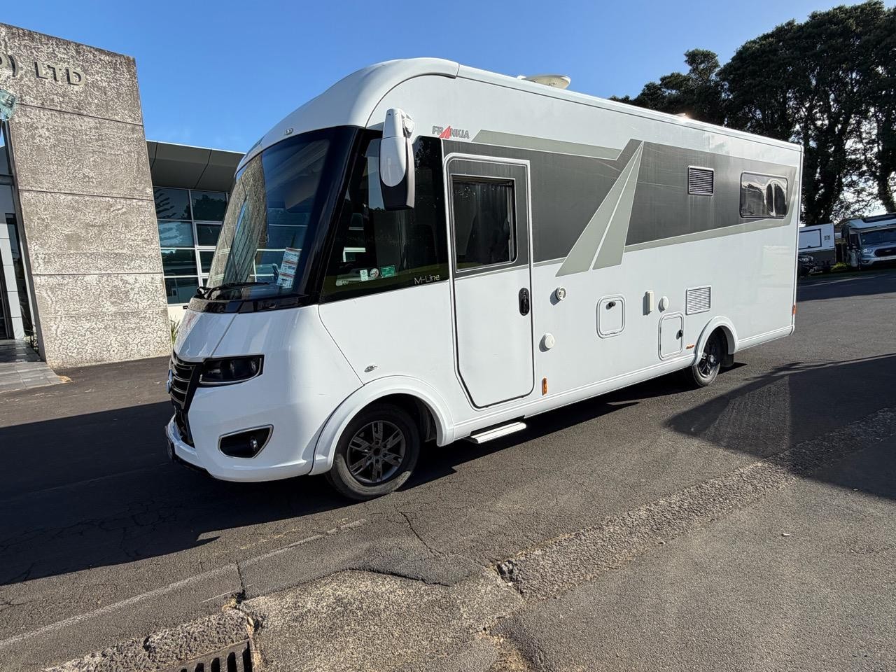 2024 Mercedes-Benz Frankia M - Line I7400 Plus