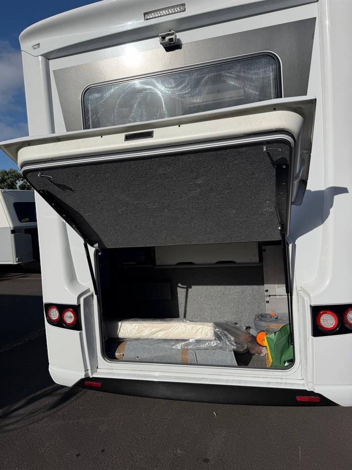 2024 Mercedes-Benz Frankia M - Line I7400 Plus