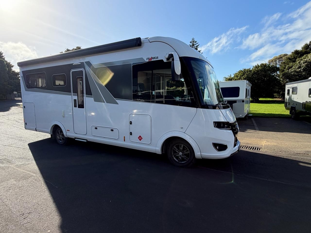 2024 Mercedes-Benz Frankia M - Line I7400 Plus