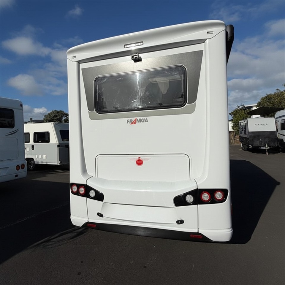 2024 Mercedes-Benz Frankia M - Line I7400 Plus