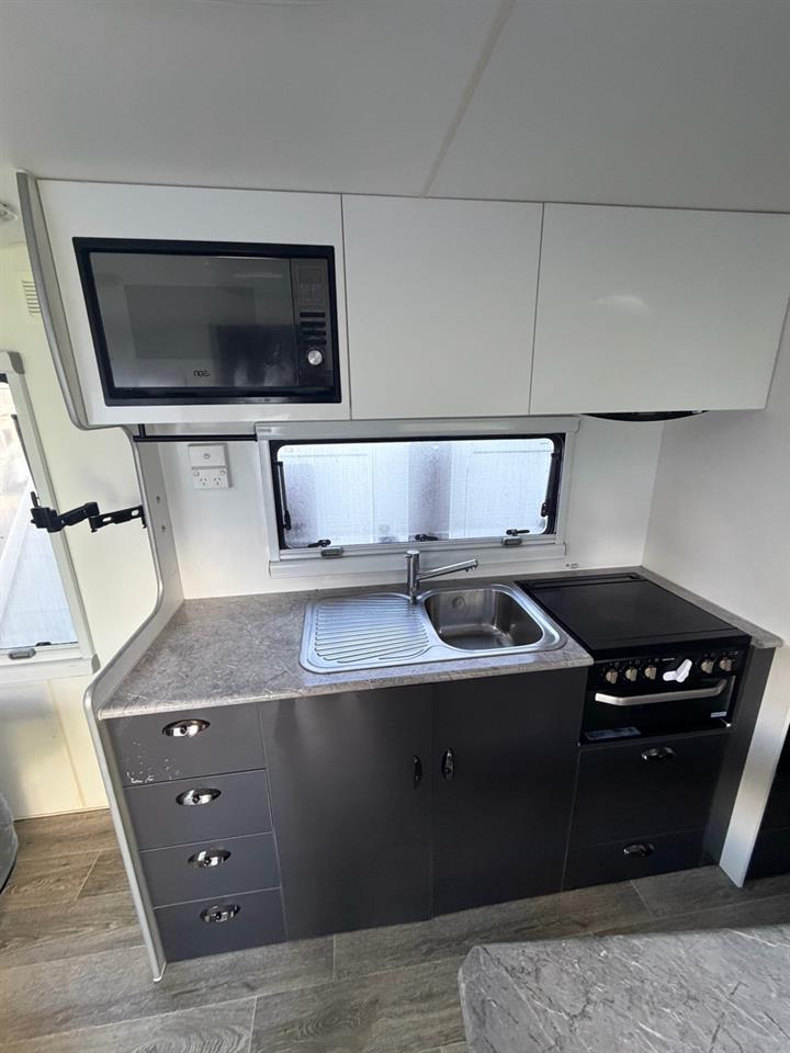2021 Active caravan 21.6-ESCAPE
