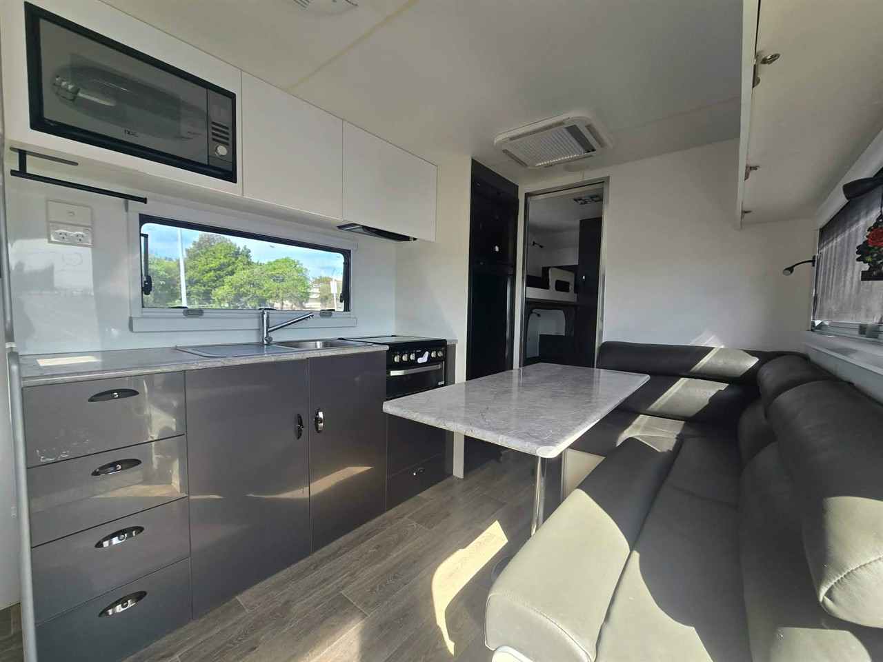 2021 Active caravan 21.6-ESCAPE