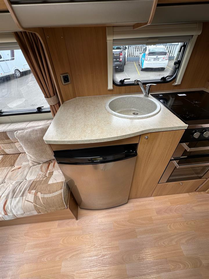 2010 SWIFT CHARISMA
