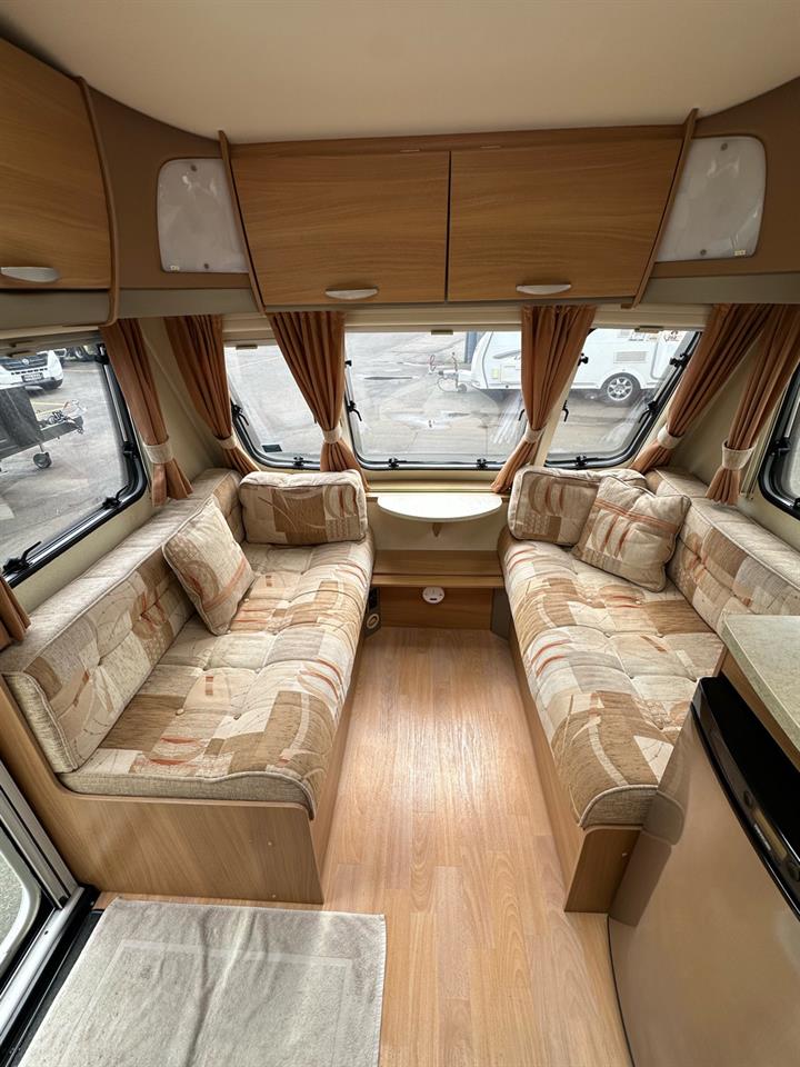2010 SWIFT CHARISMA
