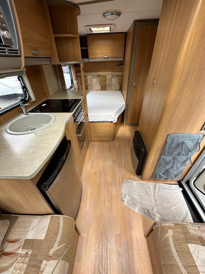 2010 SWIFT CHARISMA