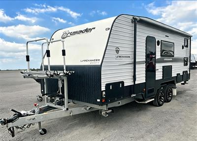 2022 Crusader Life Changer Bunkie
