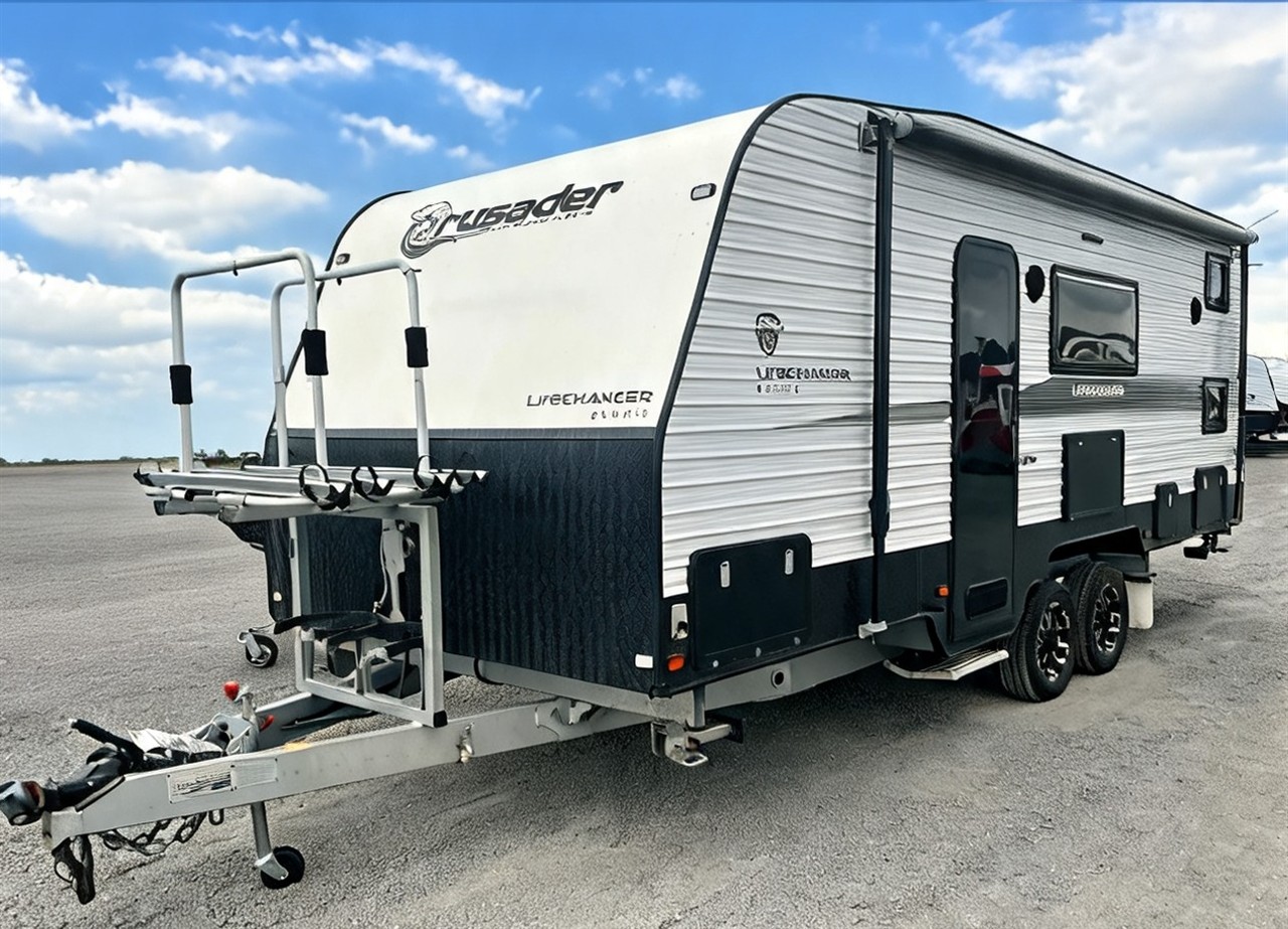 2022 Crusader Life Changer Bunkie