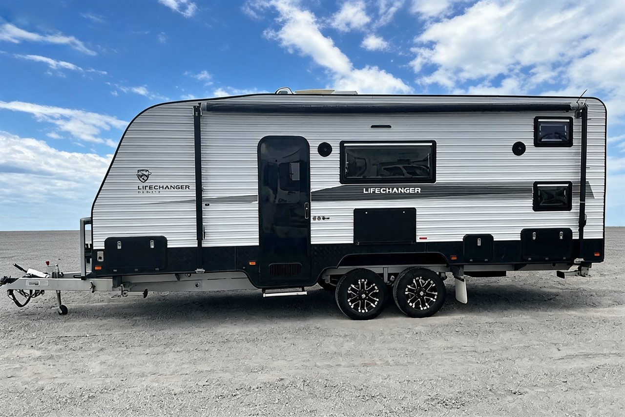 2022 Crusader Life Changer Bunkie