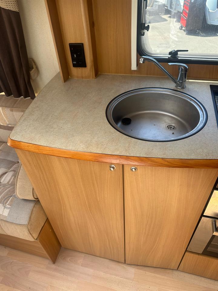 2009 SWIFT CONQUEROR