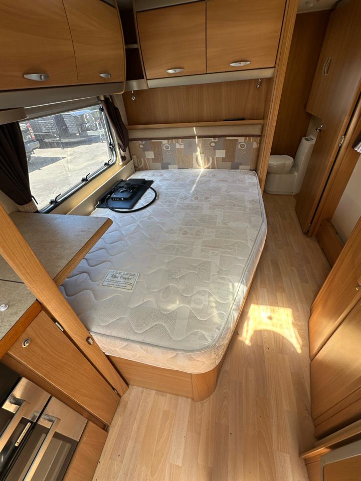 2009 SWIFT CONQUEROR