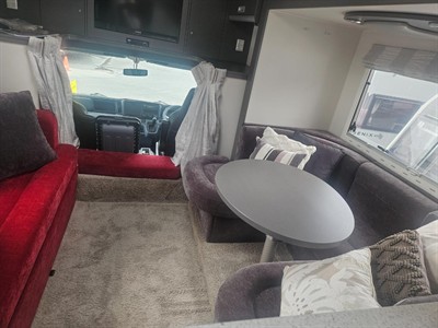 2011 Mitsubishi Canter - Thumbnail